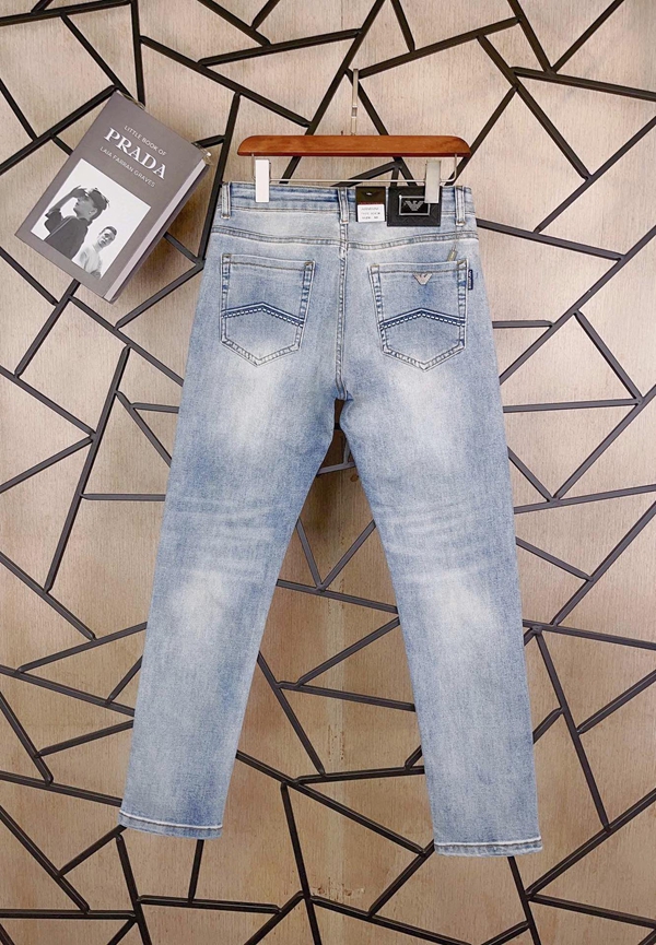 ブランドジーンズ側面デザイン